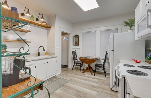 Forest Park House | Family-Friendly Bungalow: 1 Block to Avondale!