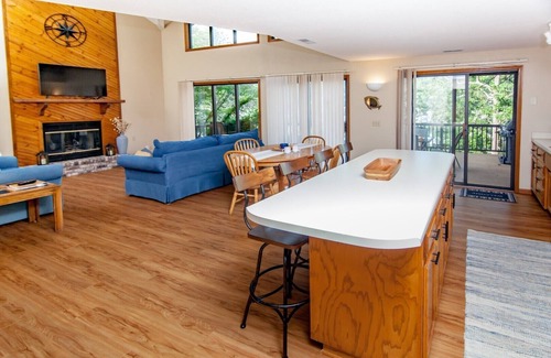 Gravois Mills House | FAMILY FRIENDLY COVE! CALM WATERS, GREAT HOUSE, DOCK AND FIREPIT!