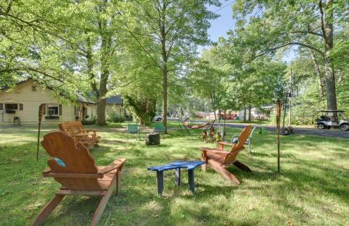 Prudenville House | Family-Friendly Cabin Walk to Lake Access!