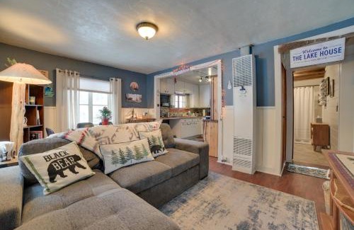 Prudenville House | Family-Friendly Cabin Walk to Lake Access!