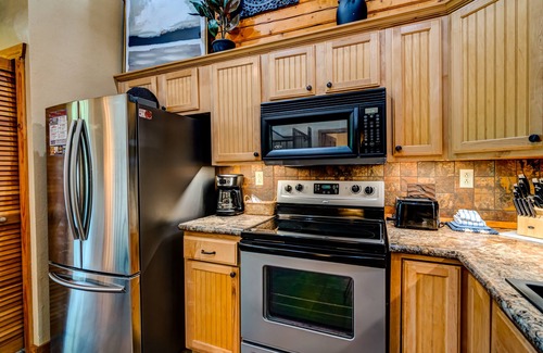 Branson Theater District Cabin | Family Friendly Cabin - 2BR + Loft with Bunk Beds, Gas Fireplace, and more!