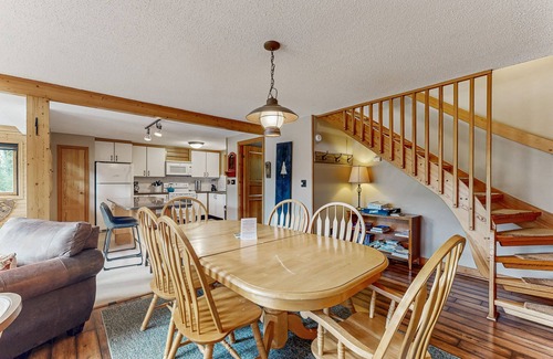 Intervale House | Family-friendly cabin w/private deck & washer/dryer, free WiFi, & full kitchen