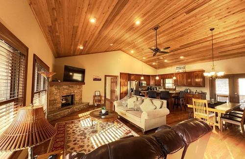 Hiawassee Cabin | Family Friendly cabin with Mountain views