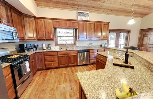 Hiawassee Cabin | Family Friendly cabin with Mountain views