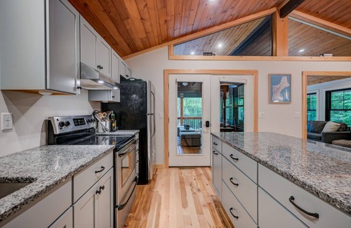 Jackson House | Family-Friendly Chalet: Hot Tub, Games, Fire Pit