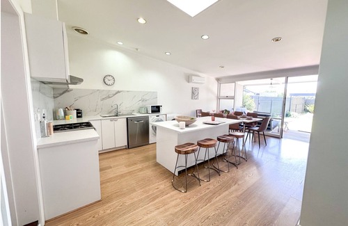 Parkside House | Family friendly character city fringe villa in Unley* close to cafes and parks.