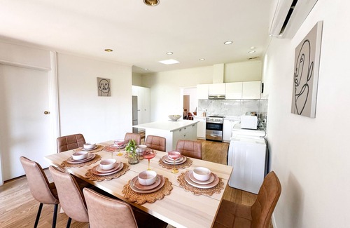 Parkside House | Family friendly character city fringe villa in Unley* close to cafes and parks.