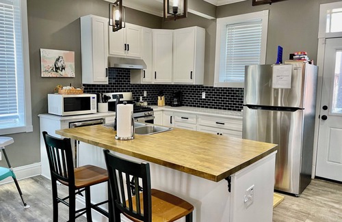 St. Louis House | Family-Friendly Comfort in St Louis-Crib,Toddler Lounge,Game Area & Backyard Fun