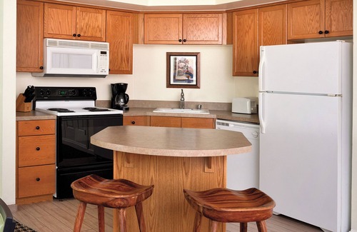 Angels Camp Resort | Family-Friendly Condo w/Private Balcony, Fireplace, Full Kitchen & Resort Pool