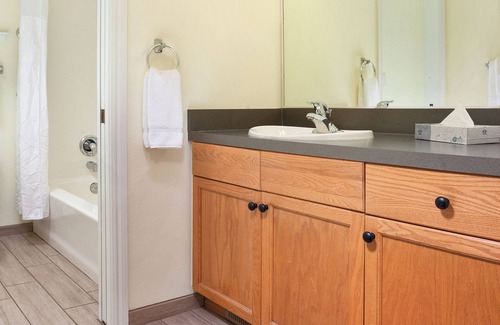 Angels Camp Resort | Family-Friendly Condo w/Private Balcony, Fireplace, Full Kitchen & Resort Pool