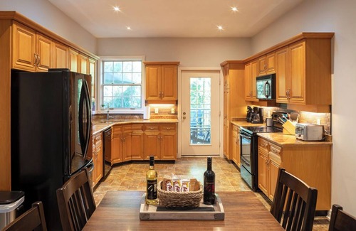 Grand Bend Cottage | Family friendly cottage in Southcott Pines, Grand Bend, 700m to beach