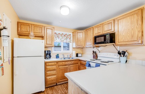 Nahcotta House | Family-Friendly Cottage with Firepit, Bay Views, Private W/D, & Free WiFi