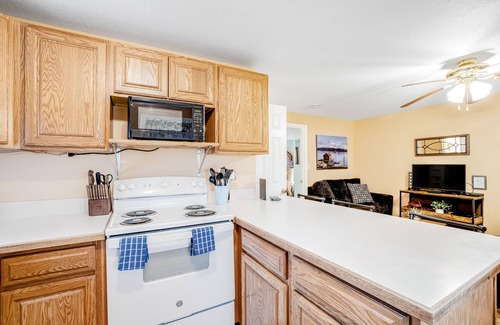 Nahcotta House | Family-Friendly Cottage with Firepit, Bay Views, Private W/D, & Free WiFi