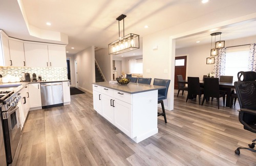 East Shore Cottage | Family Friendly Cottage for 8 with Arcade Games!