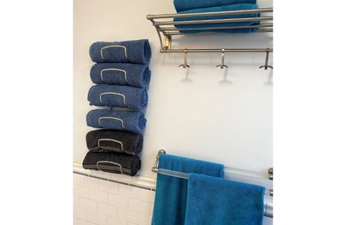Whittier House | Family Friendly Cottage. 12 miles to Disneyland.