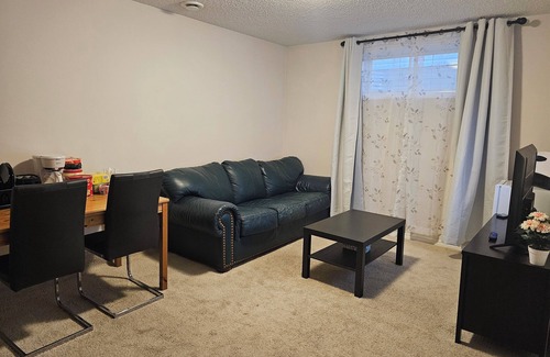 West Edmonton Apartment | Family-Friendly Cozy Basement Suite - Up to 4 Guests