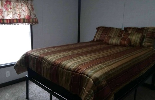 Helmer House | Family friendly, cozy home near the lake!