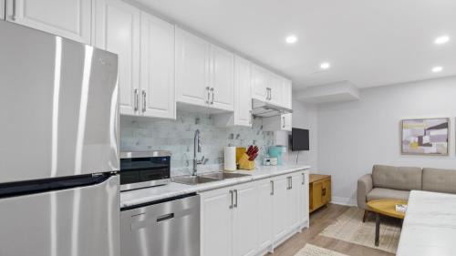 Durham Region Apartment | Family Friendly - Cozy - HOT TUB - Near UOIT