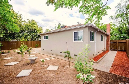 Carmichael House | Family Friendly Entire Home in Sacramento