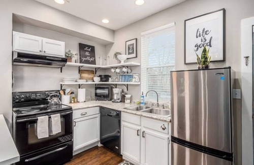 Weinland Park House | Family Friendly + Fairground/OSU + K9s Welcome