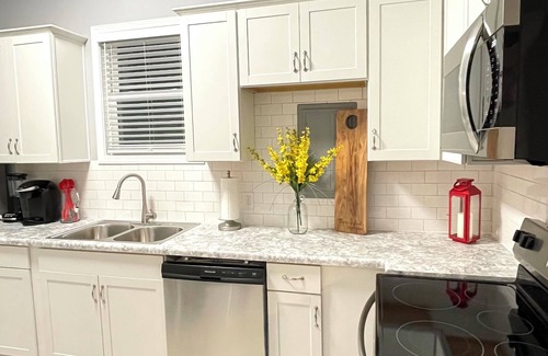Portland House | Family Friendly, Free Parking, WiFi, Spacious, Historically Modern Living