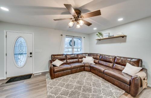 Como House | Family-Friendly Gem with Fire Pit 1 Mi to Lake Como