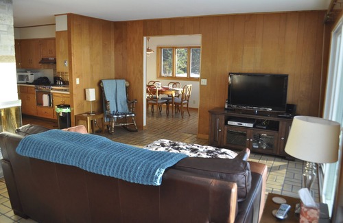 Sturgeon Bay House | Family Friendly Glidden Drive Beach Retreat on Lake Michigan