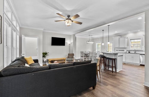 Emerald Isle House | Family-Friendly! Golf Cart, Large Screened Porch, King Beds, Minutes From Beach