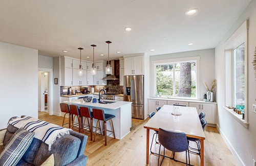 Tolovana Park House | Family-friendly home w/spacious deck, gas fireplace, & ocean view