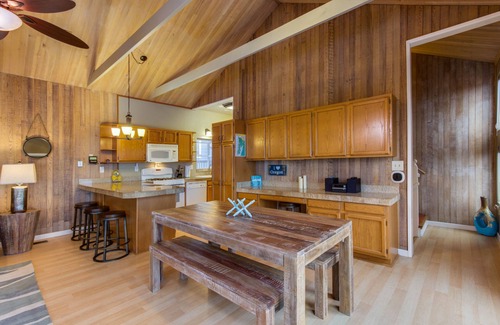 Roads End House | Family-Friendly House Near Beach with Private Hot Tub & Ocean Views - Dogs OK