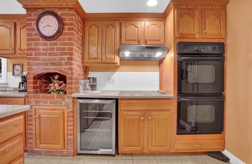Cardiff House | Family Friendly Home w/Large 1 Acre Backyard & Decks