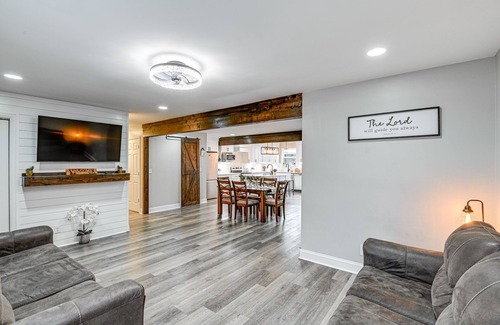 Springfield House | Family-Friendly Home w/Yard: 27 Mi to Nashville!