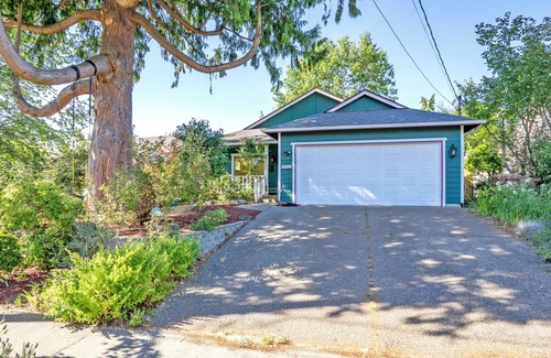 North End House | Family friendly home by UPS w/EV charger & AC