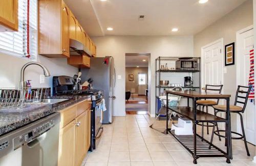 Hill East House | Family-friendly Home for travelers Near subway