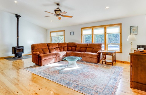 La Pine House | Family-Friendly Home & Guest House - Home Office, WiFi, Central AC & W/D