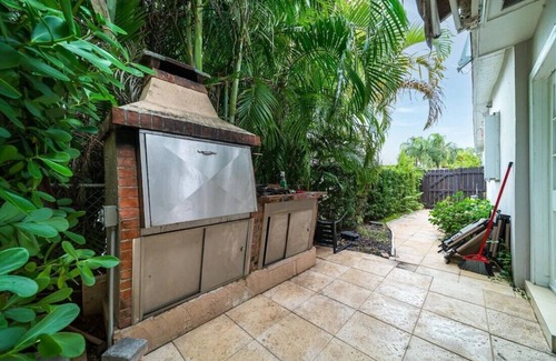 Ojus House | Family-Friendly Home in Miami: Fun and Comfort Await.