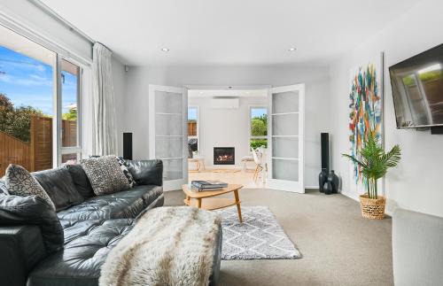Christchurch House | Family-Friendly, Home & Garden, 4BR, by Airport, Free Parking