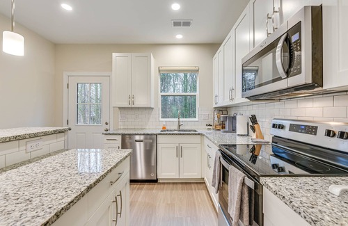 Charlotte House | Family-Friendly Home ~ 5 Mi to UNC Charlotte!