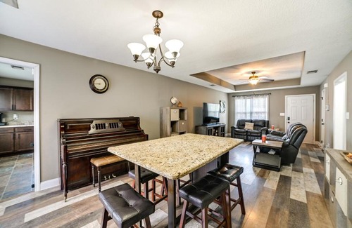 Clarksville House | Family-Friendly Home 9 Mi to Clarksville Speedway