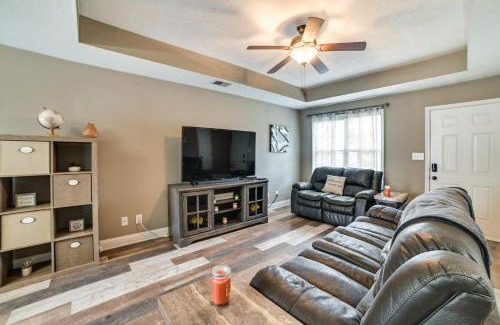 Clarksville House | Family-Friendly Home 9 Mi to Clarksville Speedway