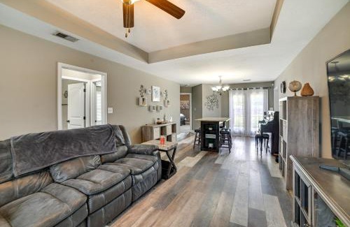 Clarksville House | Family-Friendly Home 9 Mi to Clarksville Speedway