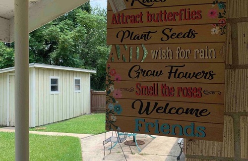 Lafayette House | Family-Friendly Home in Lafayette - Near UL and Festivities