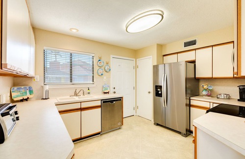 Pirates Beach House | Family Friendly in Pirates Beach - 2 Decks, Walk to Beach, Large Patio