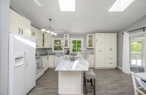 Locust Grove House | Family Friendly Lakefront Home