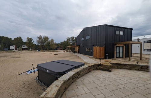Stevensville House | Family Friendly Lake Front New Build - 5bdrm + Hot Tub