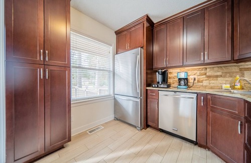 Mount Mourne House | Family-friendly lakefront retreat. 8 Kayaks, porch swings, grill, private dock.