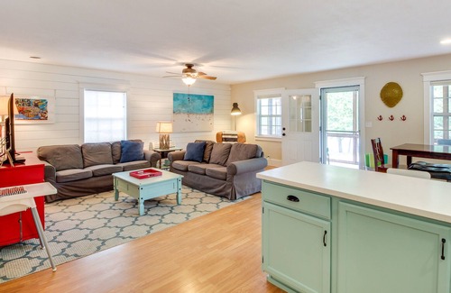 La Cygne House | Family-Friendly Lake Getaway w/ Dock Near KC!