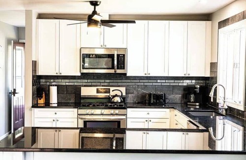 Lincoln House | Family-Friendly Lake House