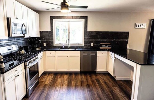 Lincoln House | Family-Friendly Lake House