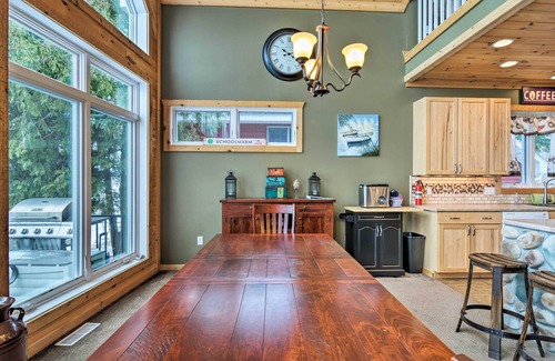 Cadillac House | Family-Friendly Lake Mitchell Oasis: Hike & Ski!